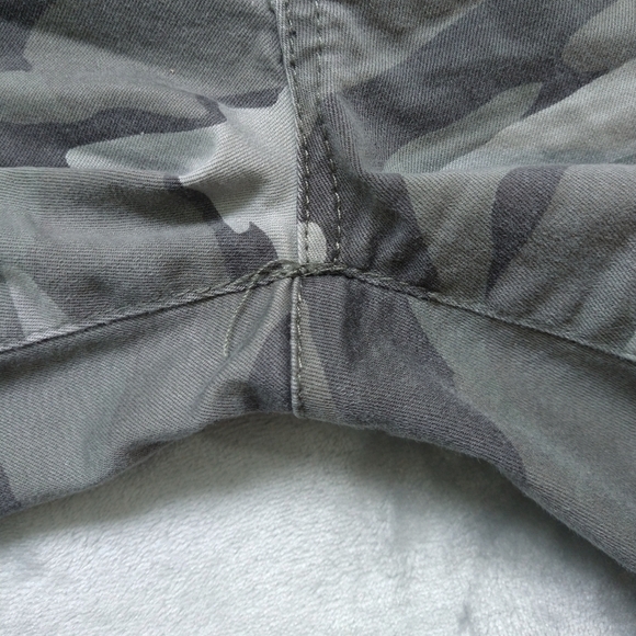Democracy Absolution Camo Gray Olive Green Mid Rise Shorts Tummy Control Stretch - Picture 9 of 10